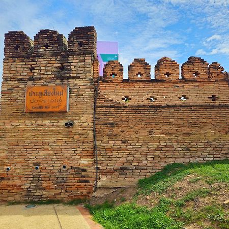Iwualai Hotel Чиангмай Экстерьер фото