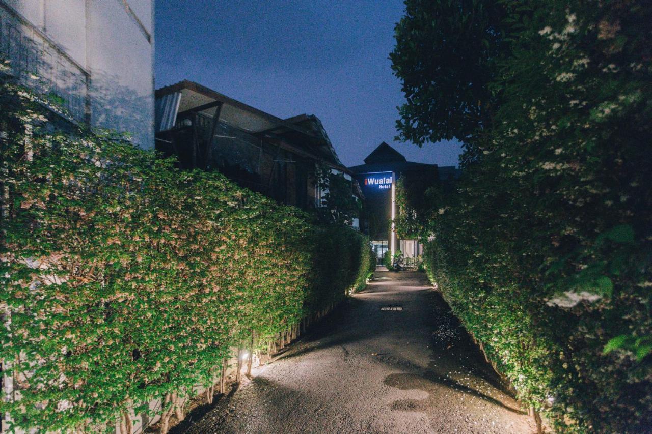Iwualai Hotel Чиангмай Экстерьер фото